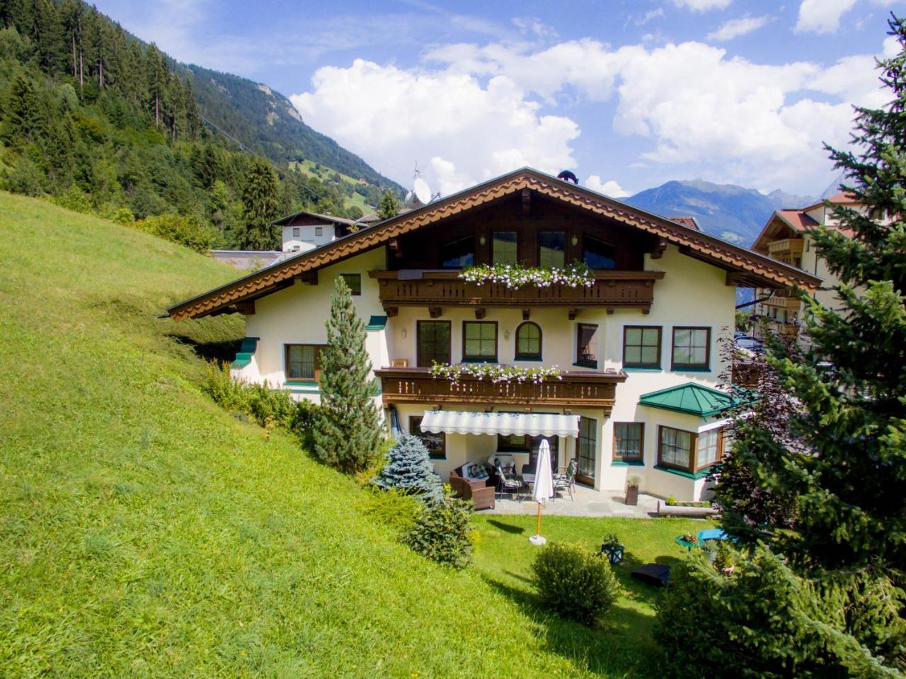 Stoeckl Apartment